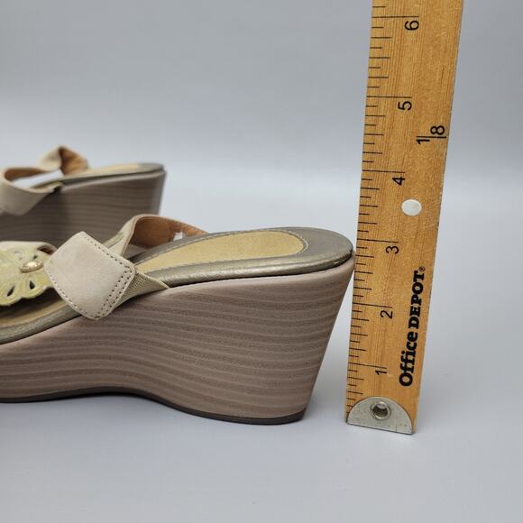 Naot Womens Medallion T Strap Leather Slip On Wedge Sandals Gold Size 38/7.5 - Picture 8 of 8